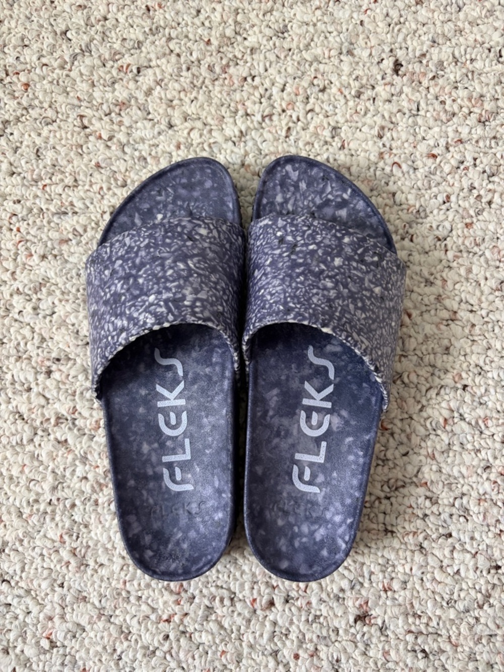 Fleks Slide Sandals - size 6